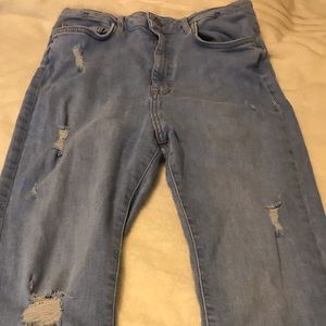 Just selling some Jeans that didn’t fit